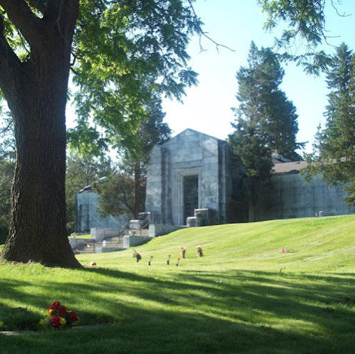 DeepDale Memorial Gardens - Lansing