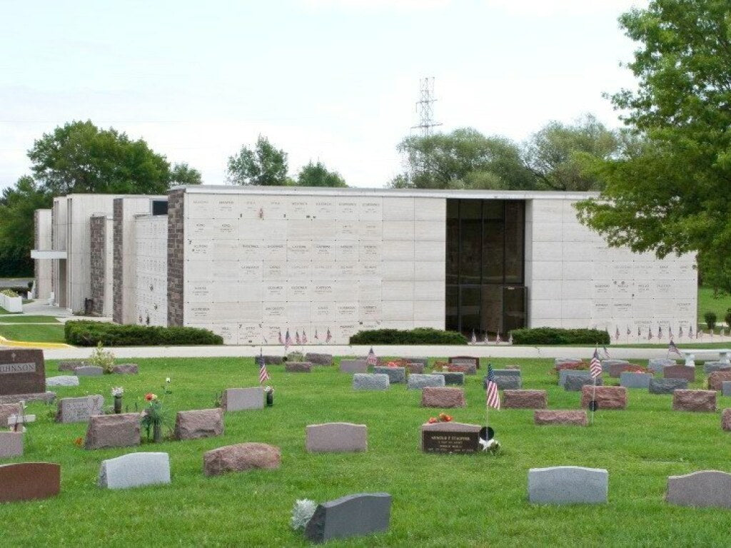 Holy Cross Cemetery & Mausoleum - Racine
