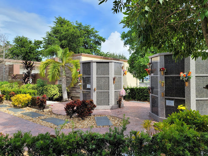 Caballero Rivero Palms Woodlawn Park - Naranja