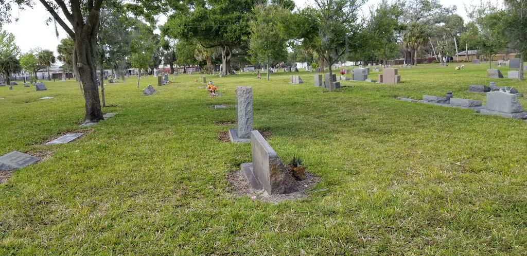 Largo Municipal Cemetery - Largo