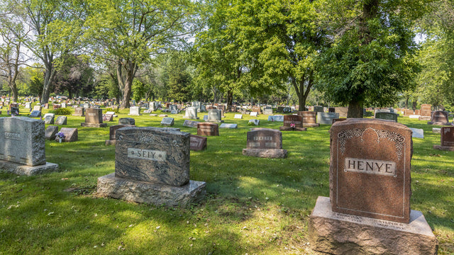 Woodlawn Cemetery - Milwaukee - Milwaukee