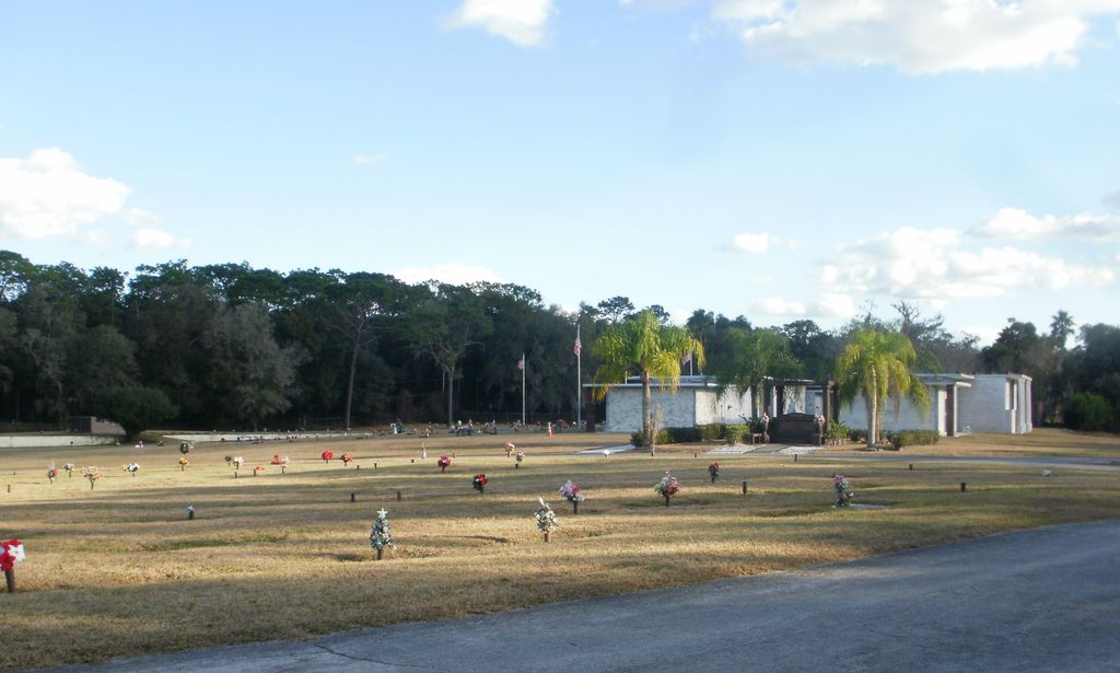 Deland Memorial Gardens - Deland