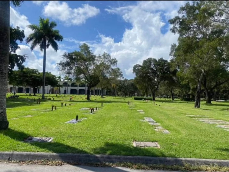Multiple Graves for Sale – Miami Memorial Park Cemetery - Miami (3 Spots, Lot 15 space 1 and 2, Lot 18 space 2)